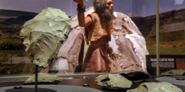 Dünyanın dördüncü en eski paleolitik insan aletleri Vanda sergileniyor