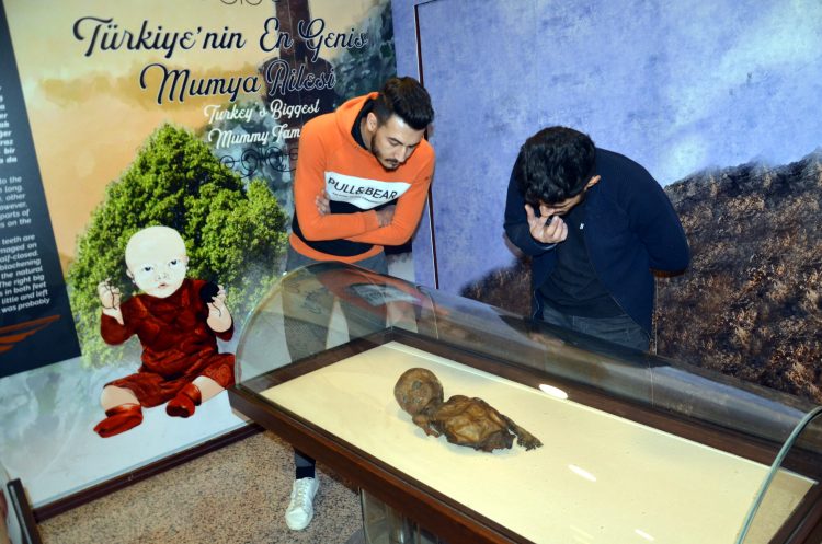 Amasya Müzesinin mumyaları resimlerle canlandırıldı