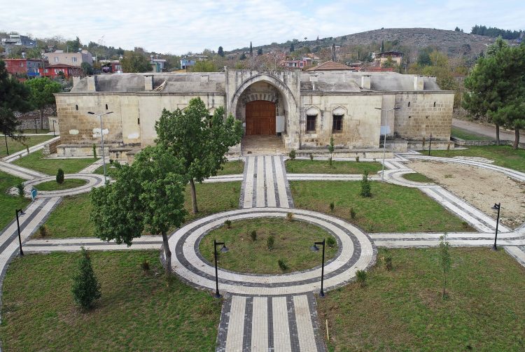 Adana'nın Ceyhan ilçesindeki Kurtkulağı Kervansarayı