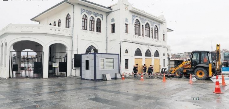 Kadıköy Vapur İskelesi ek binası Koruma Kurulundan habersiz yapılmış