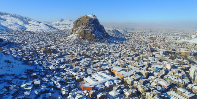 Afyonkarahisarın simgesi Karahisar Kalesinden kış manzaraları