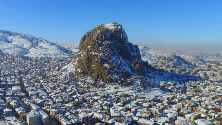 Afyonkarahisar'ın simgesi Karahisar Kalesi'nden kış manzaraları