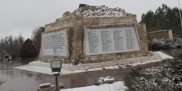 Afyonkarahisarda 18 metrelik Atatürk Anıtı rüzgardan dolayı yıkıldı