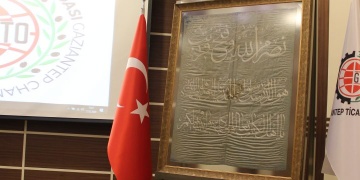 Atatürkün cephelerde kullandığı ipek sancak artık Gaziantepte