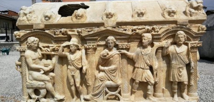 İznik'te bulunan lahitte Troya Savaşı tasvir edilmiş