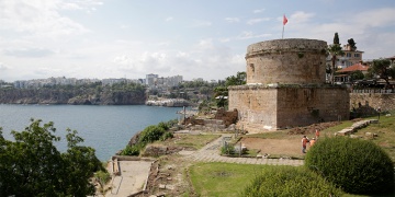 Antalya Hıdırlık Kulesi çevresinde arkeolojik kazı başlatıldı