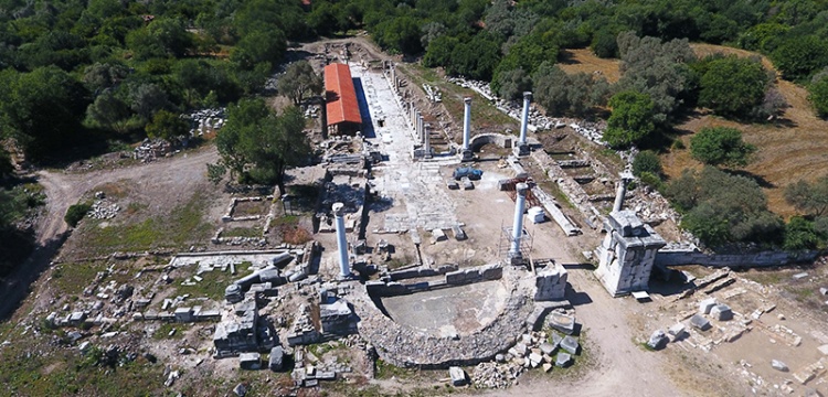 Stratonikeia ile Lagina antik kenti arasındaki dini tören kapısı restore ediliyor