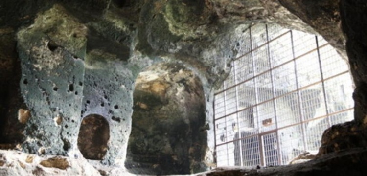 Yarımburgaz Mağarasındaki defineci çukurları 20 metreyi bulmuş