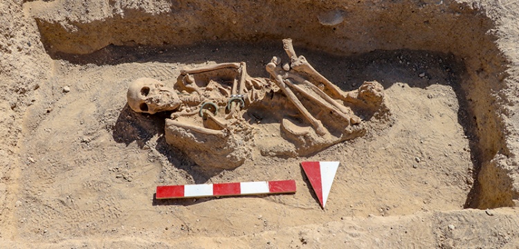 Van Çavuştepe kazılarında Urartulu kadın mezarı ortaya çıkarıldı