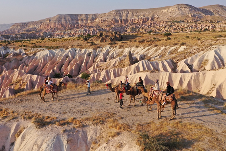 Kapadokya'da deve kervanları ile egzotik safari