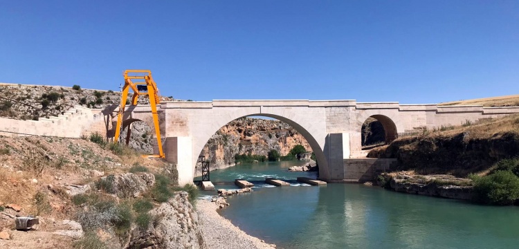 Besni Kızılin Köprüsü'nün restorasyonu tamamlandı
