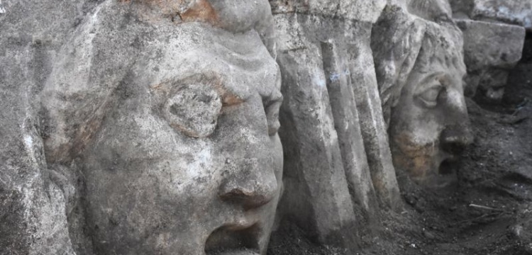 Strakonikeia Antik Tiyatro kazılarında 10 mask daha bulundu