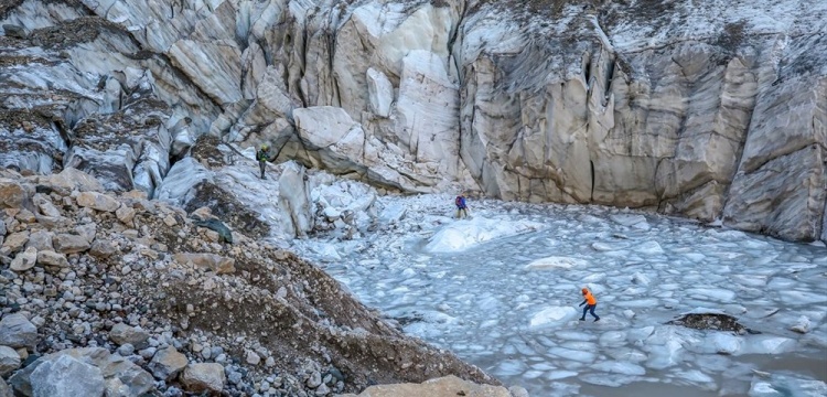 Türkiye'nin en büyük vadi buzullarının yapısı araştırılıyor