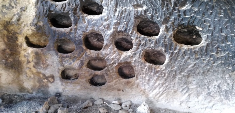 Afyonkarahisar Frig Vadisi'nde urne olarak kullanılan kaya mezarlar bulundu