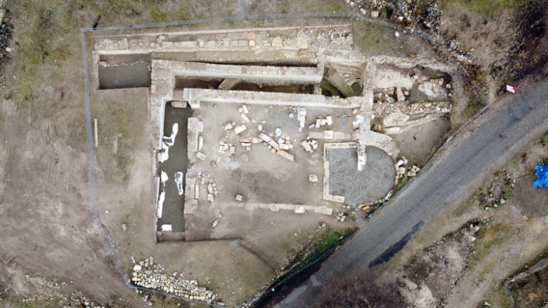 Hadrianaupolis antik kenti kazılarında bulunan yapılar