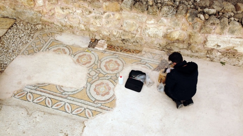 Hadrianaupolis antik kenti kazılarında bulunan yapılar