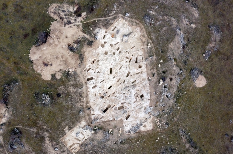 Hadrianaupolis antik kenti kazılarında bulunan yapılar