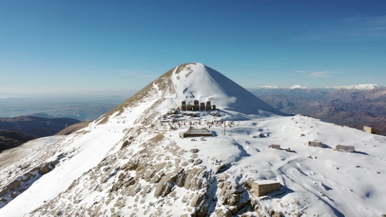 Nemrut Dağı'na kar yağınca turizm sezonu kapandı