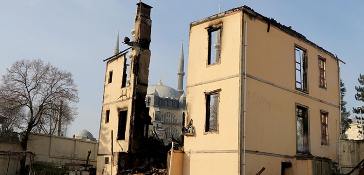 Edirne'de yanan tarihi müftülük binası aslına uygun olarak yeniden yapılacak
