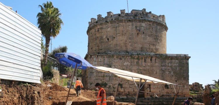 Antalya'da Hıdırlık Kulesi kazılarında Roma dönemi hamam kalıntıları bulundu