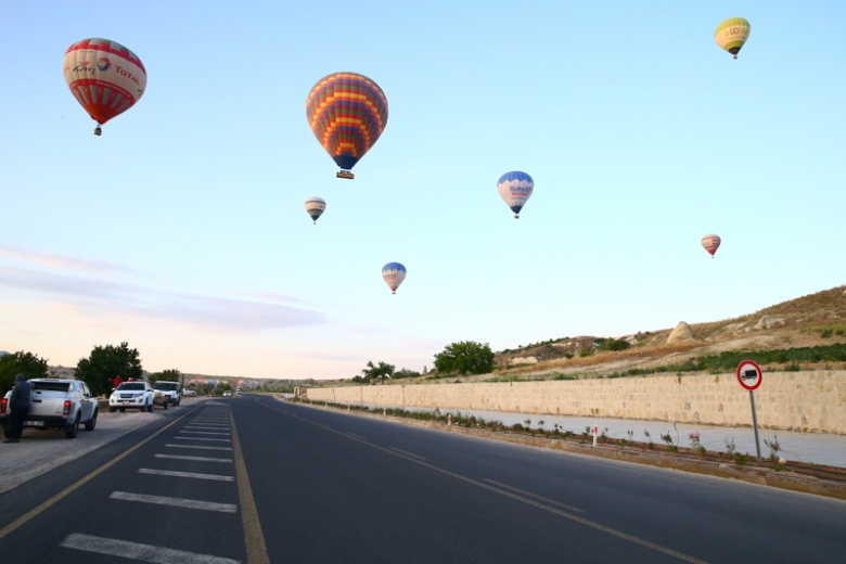 Kapadokya'da sıcak hava balonu şöleni başladı