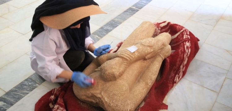 Euromos Antik Kenti'nde 2 bin 500 yıllık heykeller ve yazıt bulundu