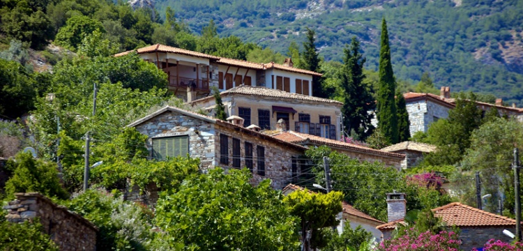 Aydın Doğanbey köyü tarihi taş evleri