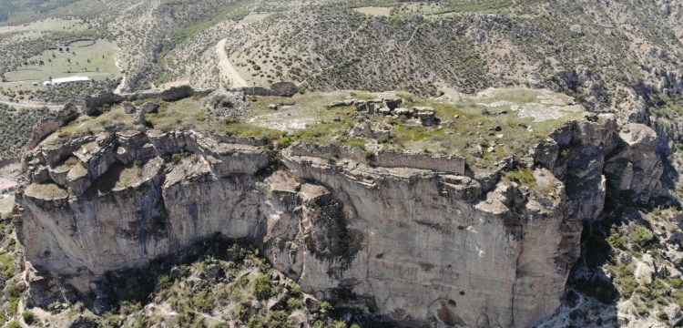 Gevhernik Kalesi'ndeki arkeolojik kazılar devam ediyor