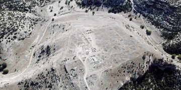 Blaundos Antik Kentinde 400 kaya mezarı tespit edildi