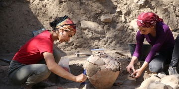 Yumuktepe Höyüğünde 4 bin 500 yıllık küp bulundu