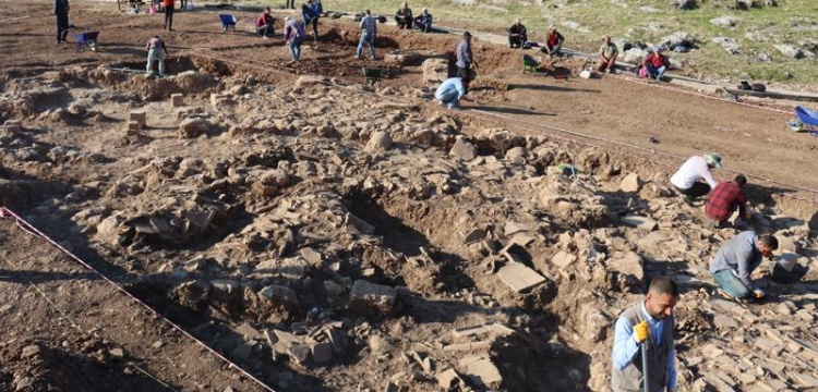 Perre Antik Kenti'nde depremde yıkılmış yapı bulundu