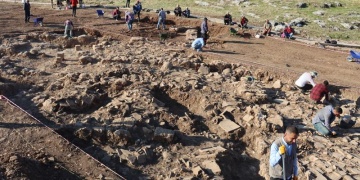 Perre Antik Kentinde depremde yıkılmış yapı bulundu