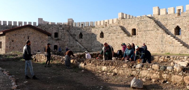 Payas Kalesi arkeoloji kazıları kadınlara emanet