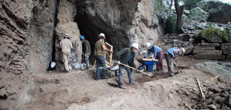 İzmir Dikili'de 14 bin yıl öncesine ait insan izleri bulundu