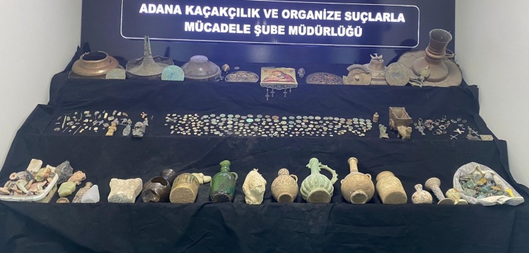 Adana'da tarihi eser olduğu değerlendirilen 690 obje yakalandı