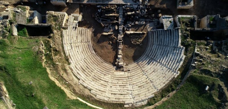 Prusias ad Hypium Antik Kenti'nde tiyatronun orkestra zemini ortaya çıkarıldı
