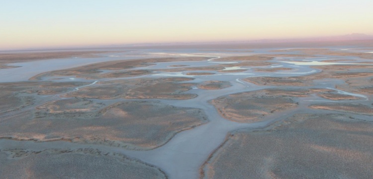Tuz Gölü kuraklığın etkisiyle küçülüyor