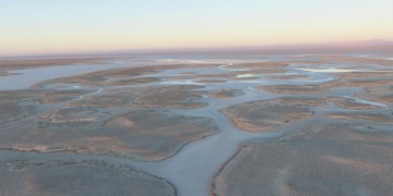 Tuz Gölü kuraklığın etkisiyle küçülüyor