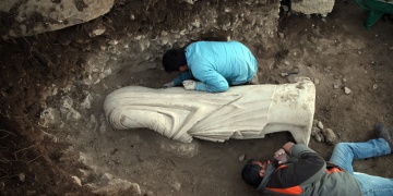 Blaundos Antik Kenti arkeoloji kazılarında iki heykel bulundu