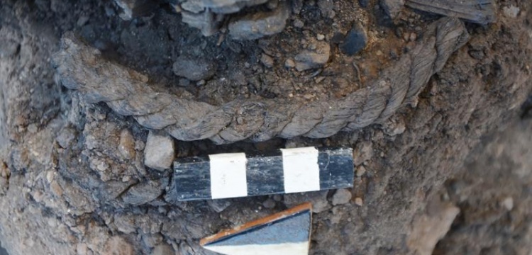 Seyitömer Höyüğü'nde 4 bin 500 yıllık urgan parçaları bulundu