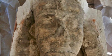 III. Amenhotepin iki sfenks heykeli bulundu