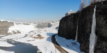Ağrı Murat Kanyonu buz tırmanışı için dağcıları bekliyor