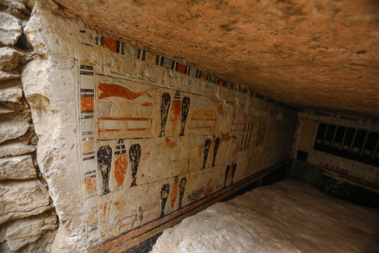Mısır'da Firavunlar dönemine ait 5 mezar basına tanıtıldı