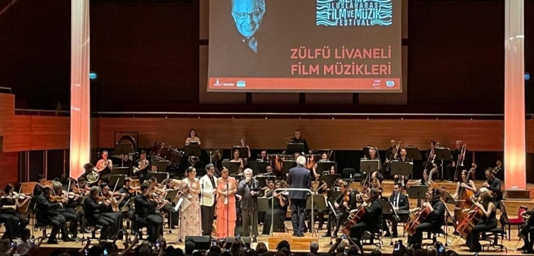 İzmir Uluslararası Film ve Müzik Festivali Onur Ödülü Zülfü Livaneli'nin