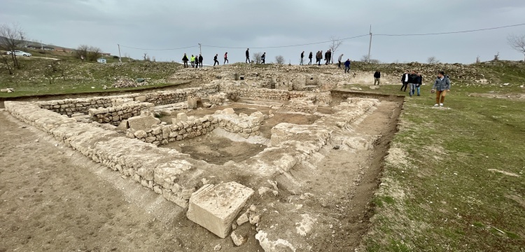 Arkeologların Hadrianaupolis'taki çalışmaları halka açık gerçekleşiyor