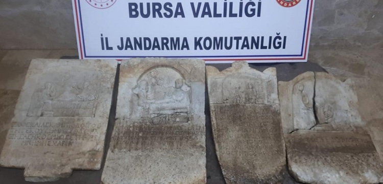 Bursa'da bir iş yerine 4 mezar steli yakalandı