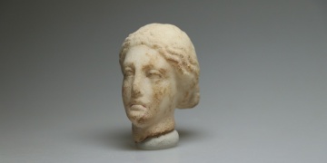 Tyana Antik Kentinde bulunan mermer kadın figürü göz kamaştırıyor