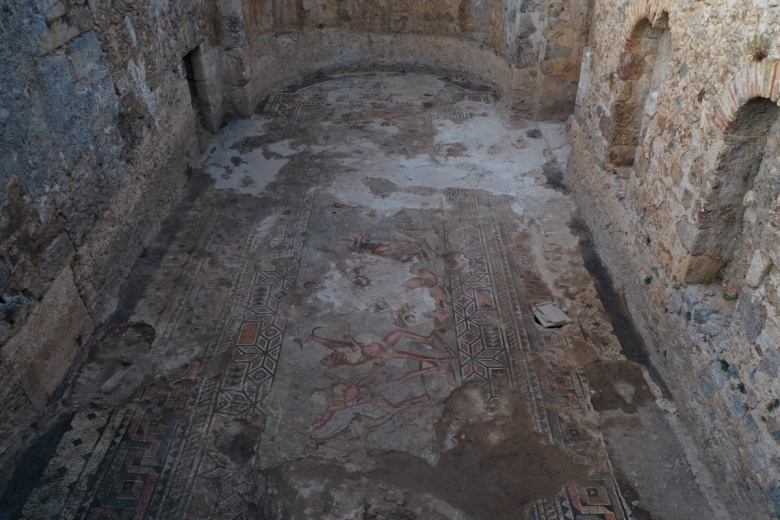 Syedra Antik Kenti'nde bulunan Herkül Mozaiği