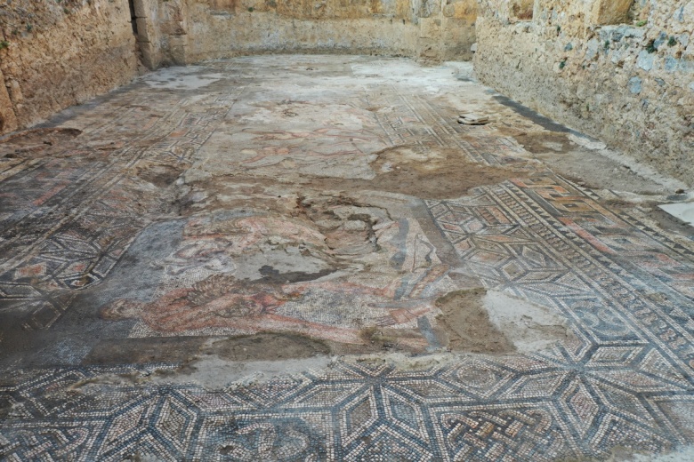 Syedra Antik Kenti'nde bulunan Herkül Mozaiği