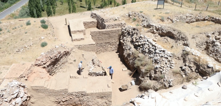 Arkeologlar, Niğde'de alçıtaşından inşa edilmiş Pers surları keşfettiler